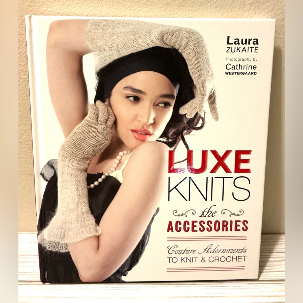 LUXE KNITS the ACCESSORIES By Laura Zukaite ( BOOK)